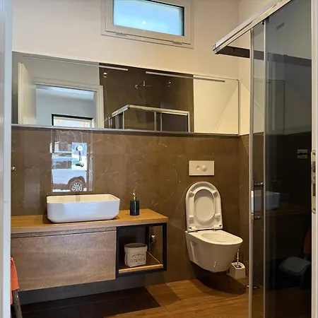 Pine House 2023 Vlorë