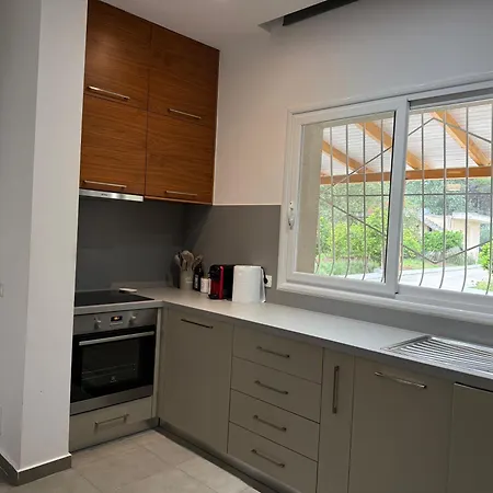 Pine House 2023 * فلورا