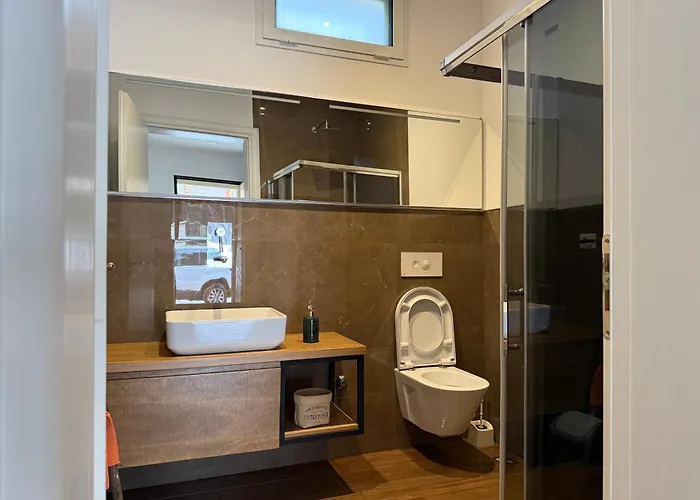 Pine House 2023 Vlorë